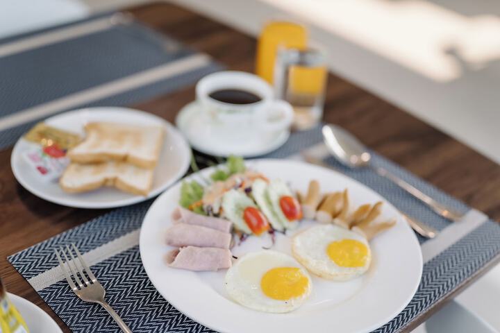 Breakfast/Coffee Service 30 of 47