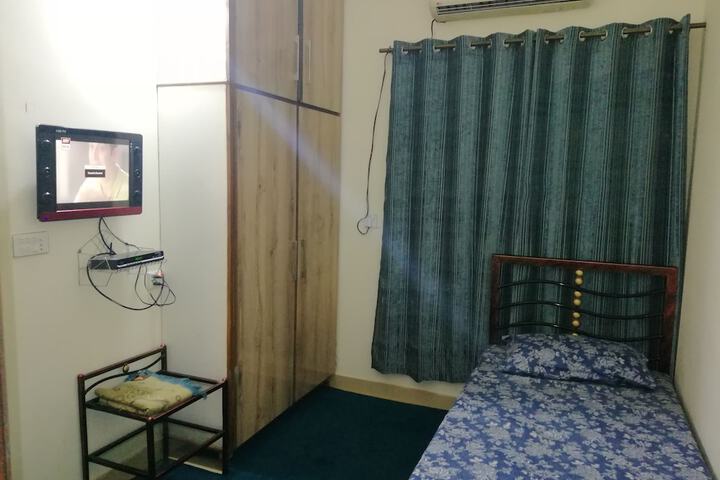 Room 3 of 3