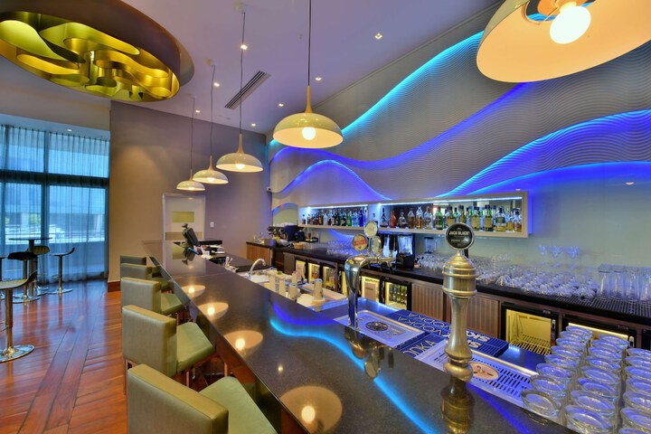 Lounge 100 of 148