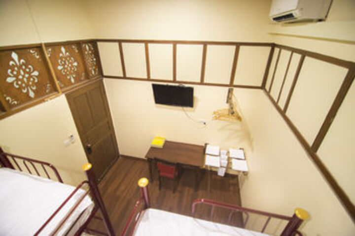 Room 7 of 19
