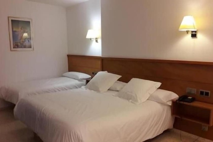 Room 12 of 50