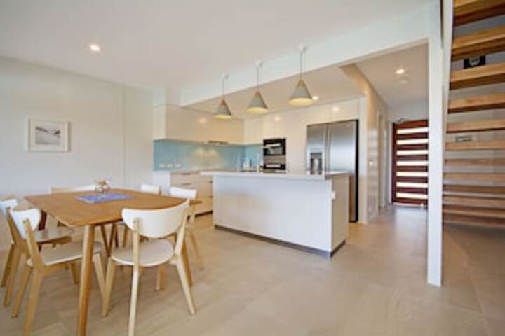 Room 10 of 27