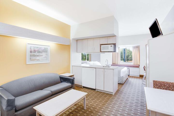 1 Queen Bed Flatsc Windst High Speed Continental Breakfast (9 of 26)