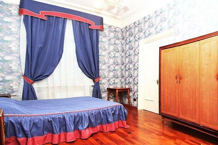 Room 2 of 20