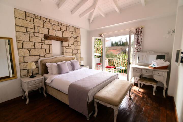 Room 4 of 42