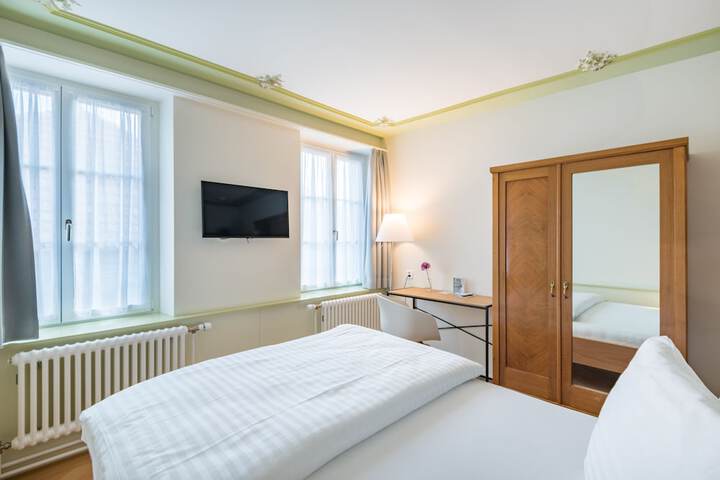 Room 16 of 43