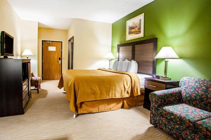 1 King Bed Business Room (19 of 24)
