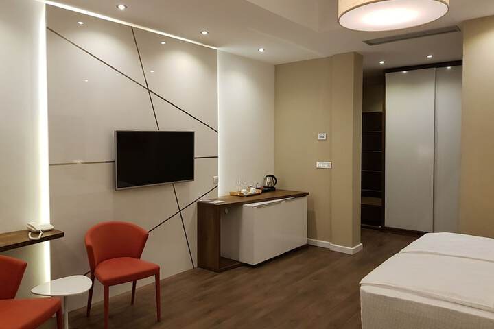 Room 34 of 140