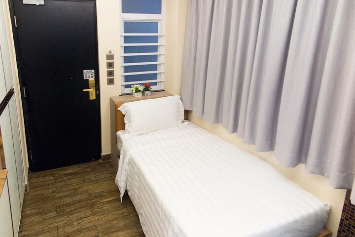 Room 8 of 37