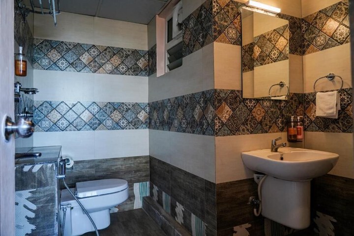 Room 16 of 25