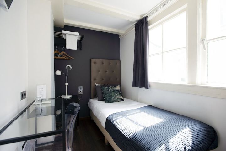 Room 25 of 100
