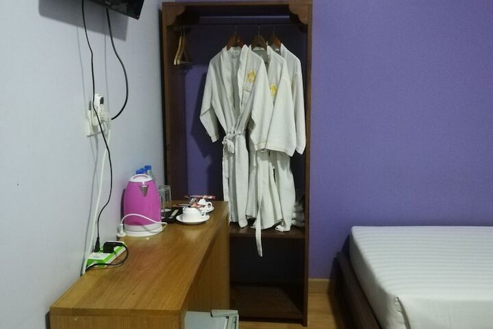 Room 28 of 48