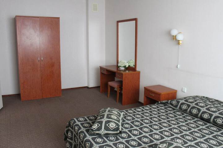 Room 12 of 40