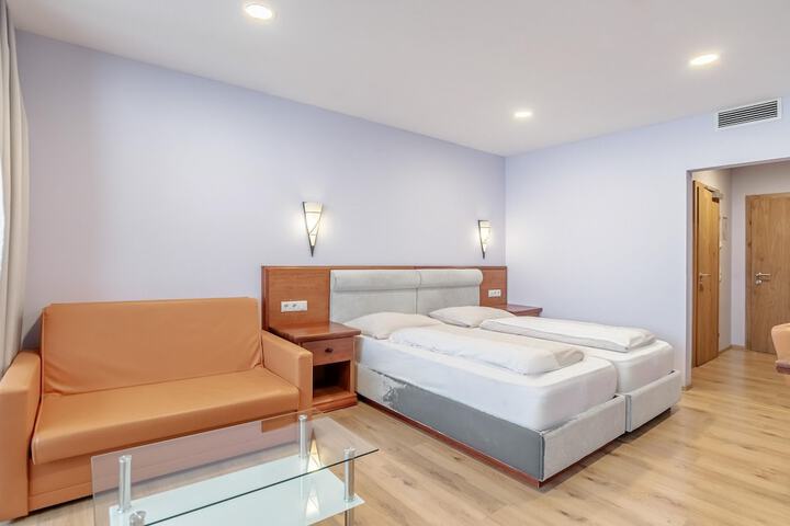 Room 41 of 184
