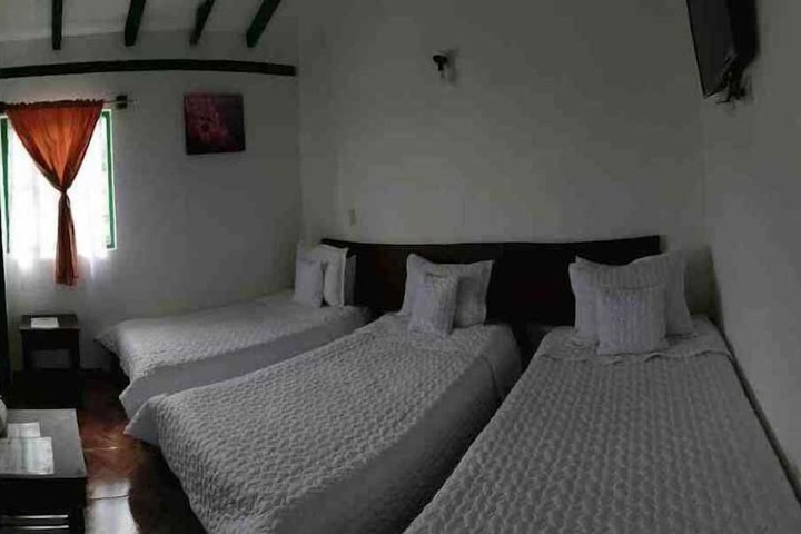 Room 2 of 10