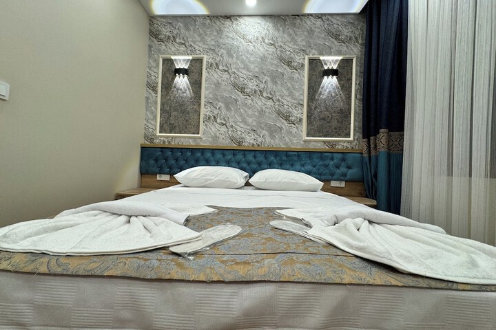 Room 6 of 72