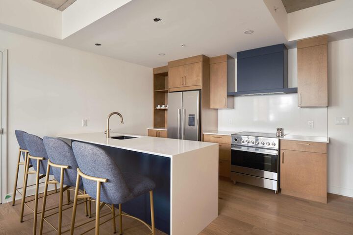 209 2nd Floor Studio Murphy Queen Bed with Balcony (78 of 95)