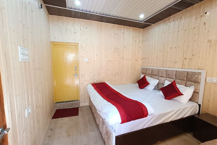 Room 13 of 38