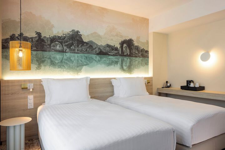 Room 8 of 43