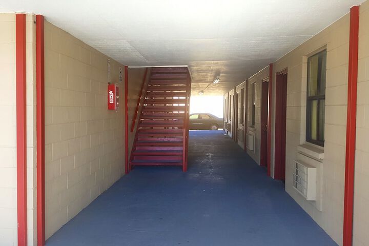 Ballroom/Hall 13 of 15