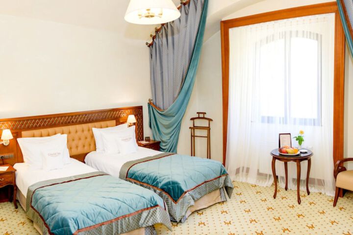 Room 8 of 60