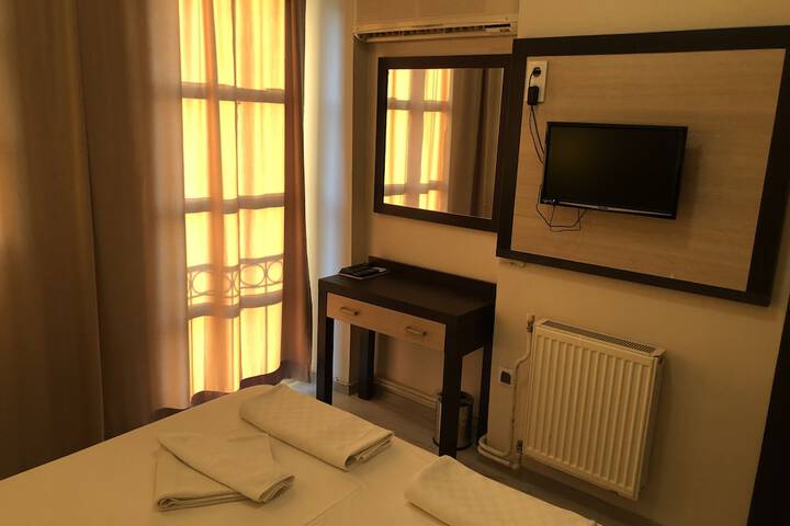 Room 8 of 30