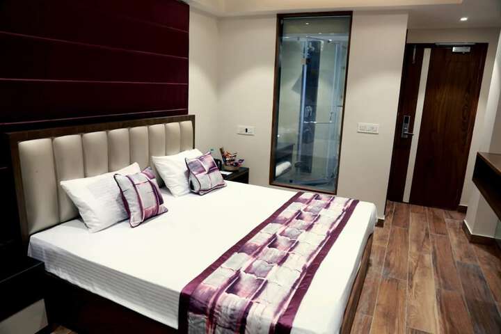 Room 8 of 54
