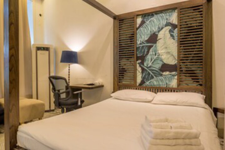 Room 17 of 19