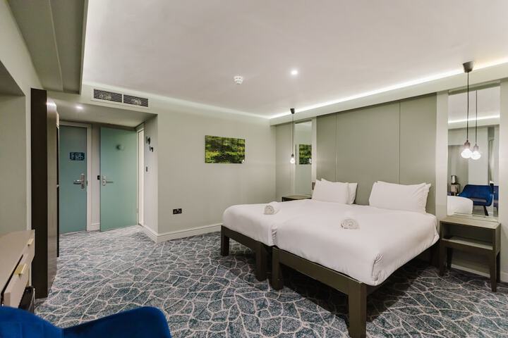 Room 202 of 263