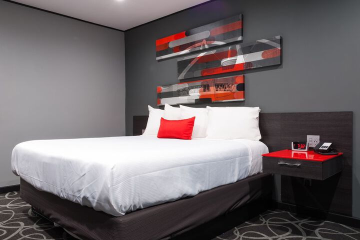 Deluxe King Room (2 of 11)