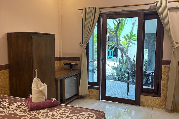 Room 17 of 28