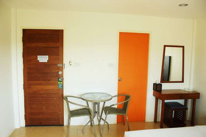 Room 12 of 32