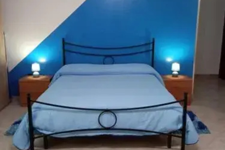 Room 5 of 10