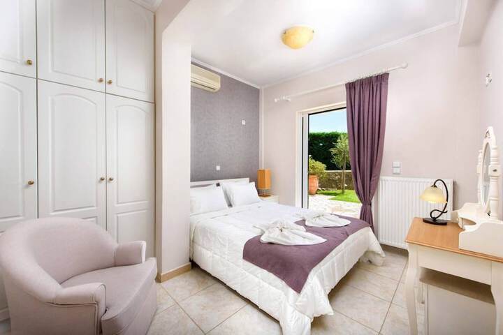 Room 4 of 32