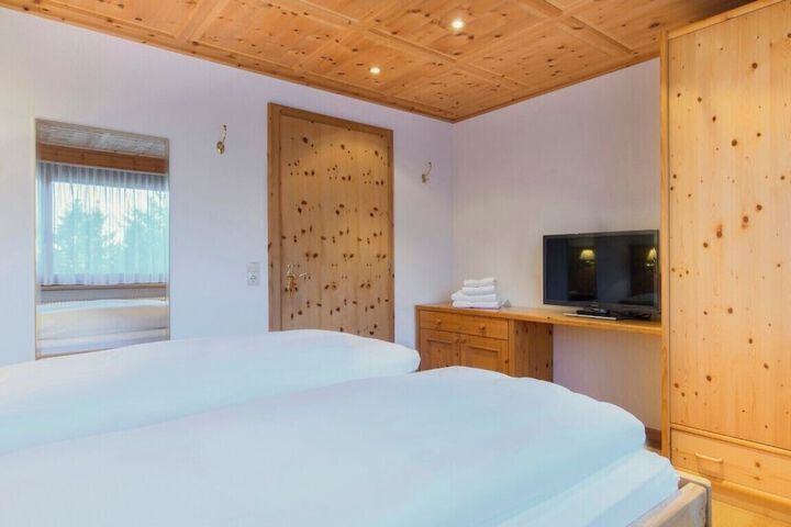 Room 3 of 25
