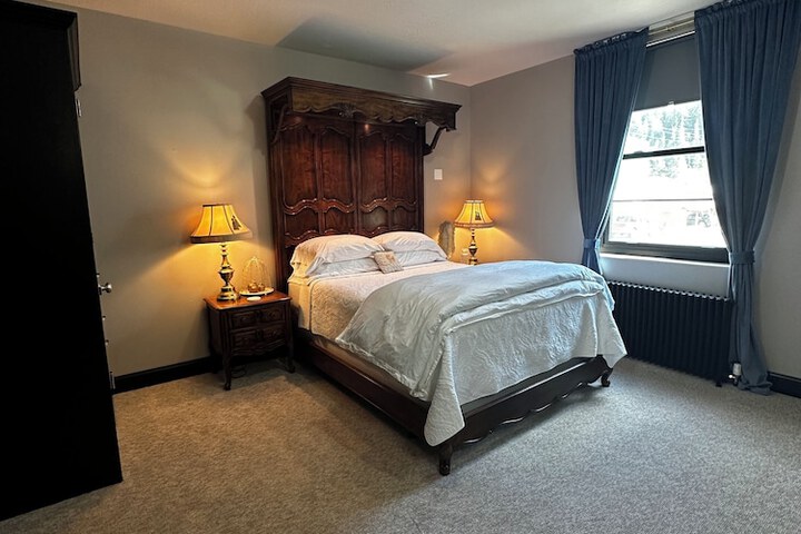 Room 6 of 19
