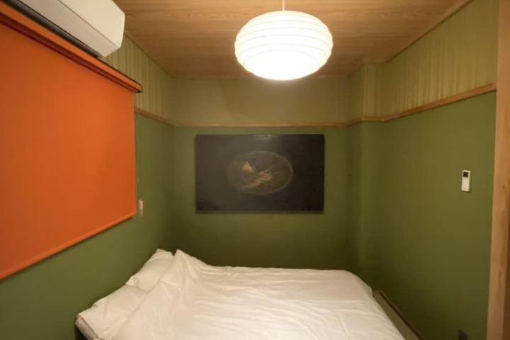 Room 6 of 60