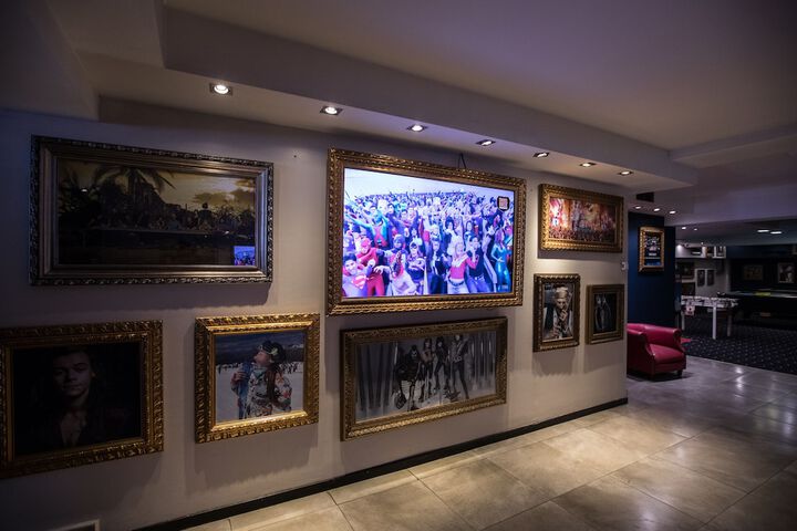 Lounge 70 of 76