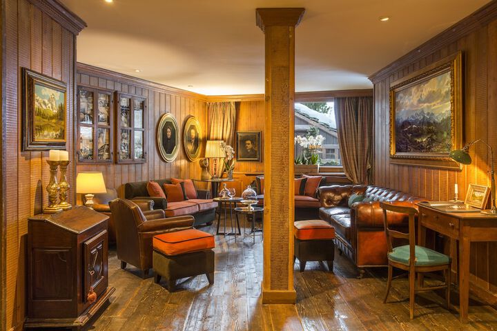 Lounge 53 of 62