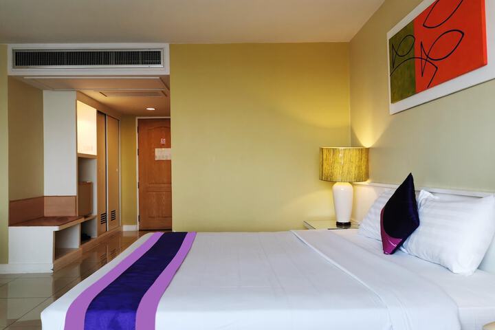 Room 27 of 60