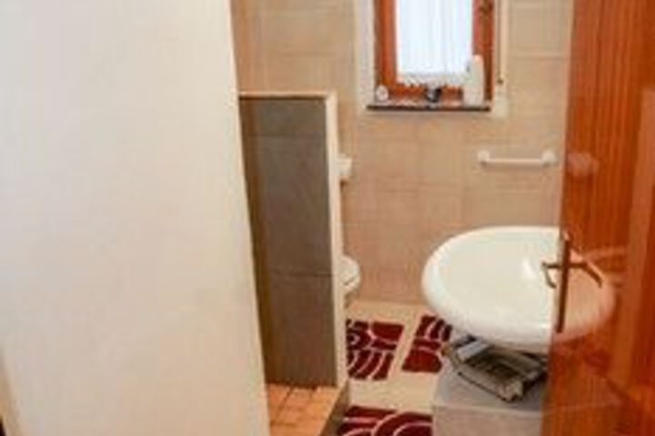 Room 4 of 29