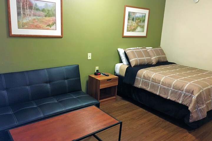 Room 11 of 48