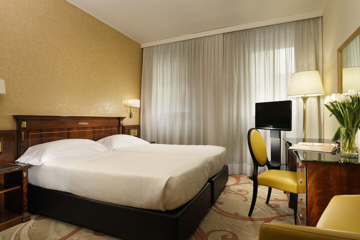 Room 6 of 39