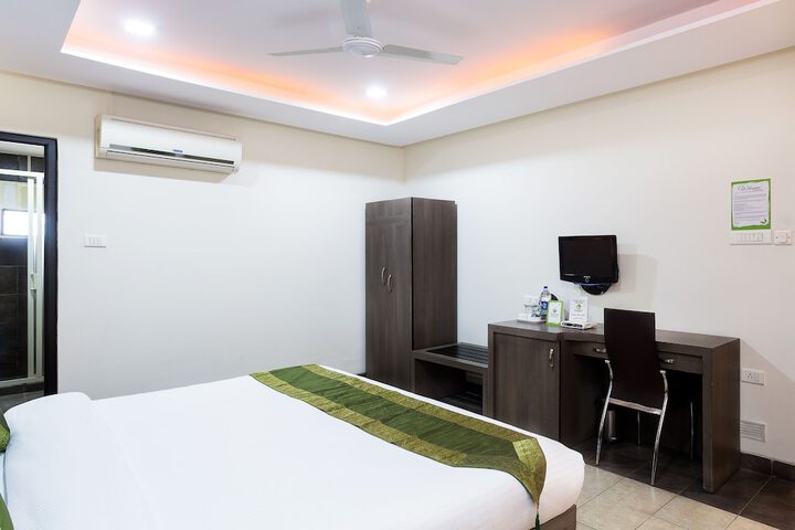 Room 4 of 38