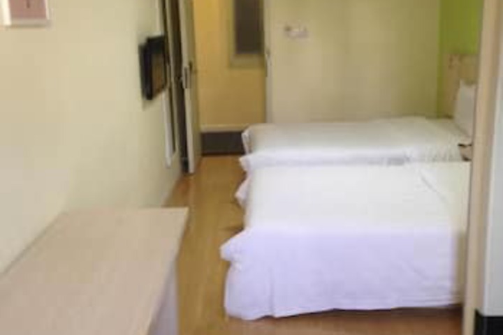 Room 3 of 8