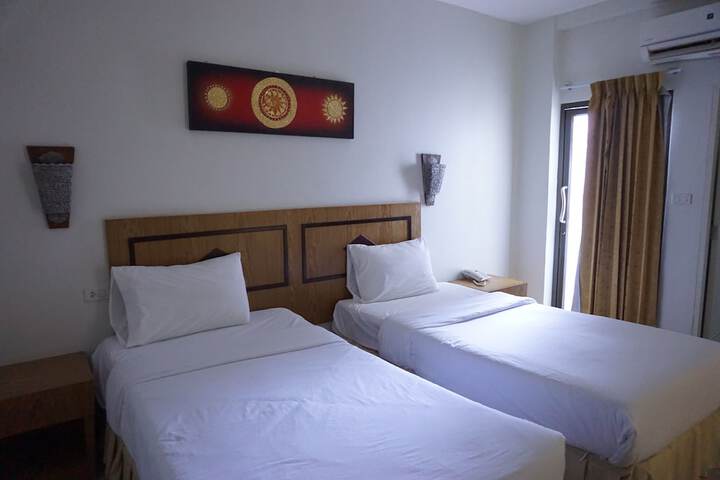 Room 16 of 38