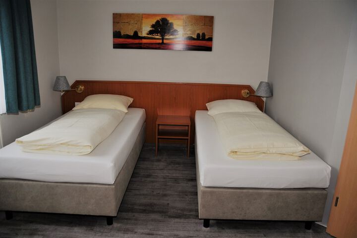 Room 4 of 34