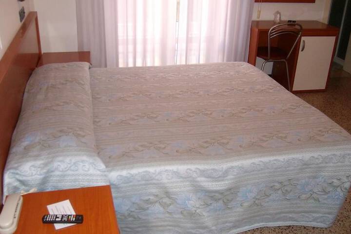 Room 4 of 16