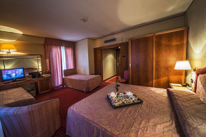 Room 4 of 22
