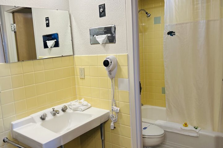 Room 11 of 24
